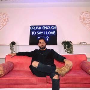 Meet your Posher, Max